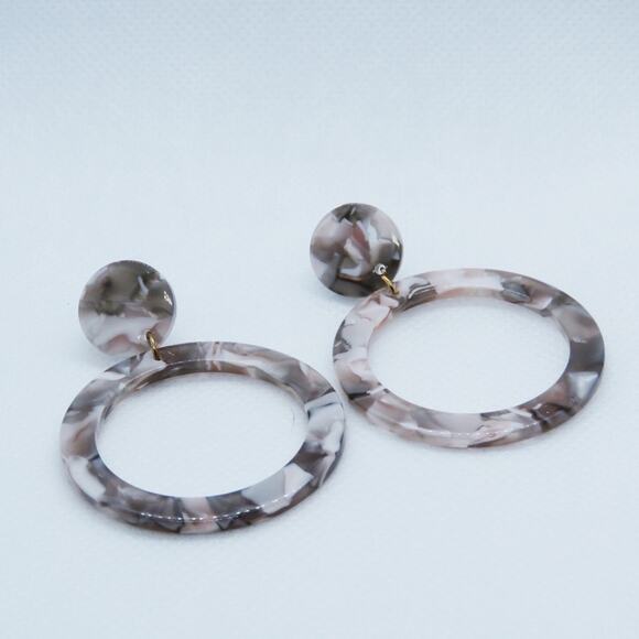 Urban Outfitters Taupe Marbled Circle Drop Earrings - Picture 1 of 3